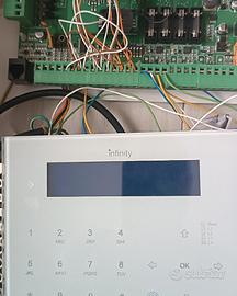 Centrale d'allarme Infinity 