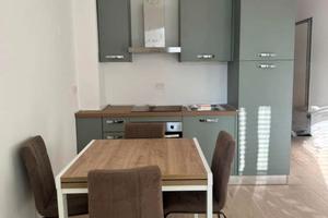 Parre trilocale con balcone e garage