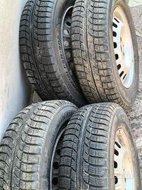 4 gomme 4 stagioni con cerchi  in acciaio