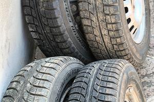 4 gomme 4 stagioni con cerchi  in acciaio