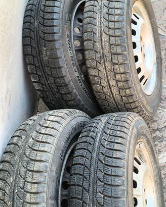 4 gomme 4 stagioni con cerchi  in acciaio