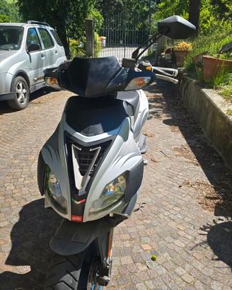 Aprilia SR 50 R - Scooter