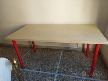 scrivania grande Ikea. Tavolo grande.