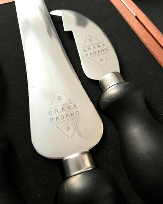 Set coltelli formaggio Grana Padano