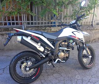 Promo motard xsm 125 bianco-mot.a liquido aprilia