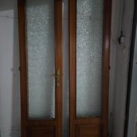 Porte antiche in legno e vetro