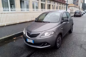 Lancia Ypsilon Hybrid Platino full optional