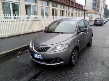 Lancia Ypsilon Hybrid Platino full optional