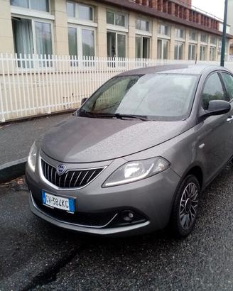 Lancia Ypsilon Hybrid Platino full optional