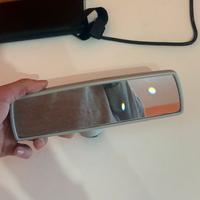 Specchietto auto universale con adesivo parabrezza