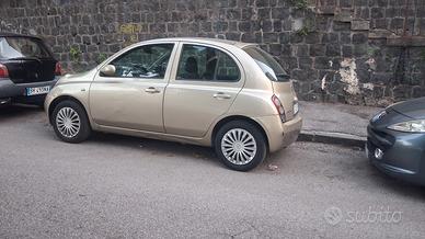 Auto Nissan micra.
