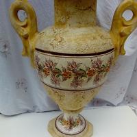 Vasi in terracotta decorti a mani