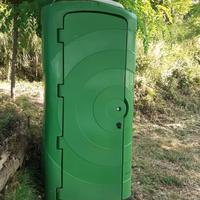 Bagno chimico per giardino o campagna.