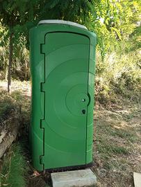 Bagno chimico per giardino o campagna.
