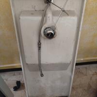lavabo con rubinetto