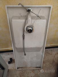 lavabo con rubinetto