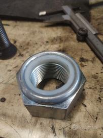 dai autobloccanti da 28