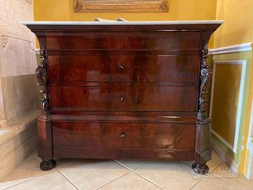 Mobile in legno di noce di fattura artigianale 