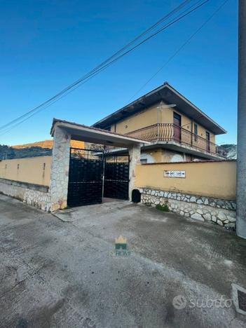 Ampia villa unifamiliare con terreno - misilmeri