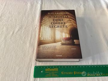 Il museo delle ombre segrete Elly Griffiths CAI