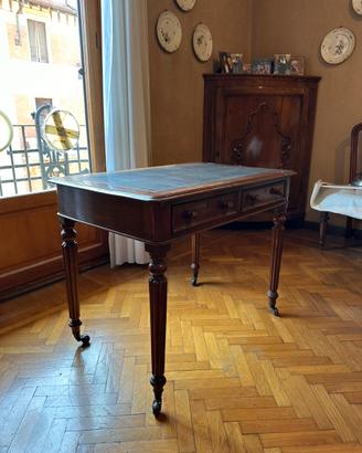 Scrivania in legno dell 800