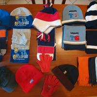 Blocco 45 pezzi abbigliamento con personaggi vari