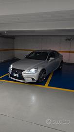 lexus is F-sport 223cv