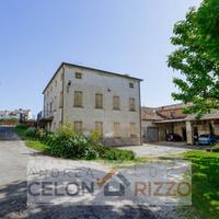 Bovolenta - Centro - Palazzo con barchessa