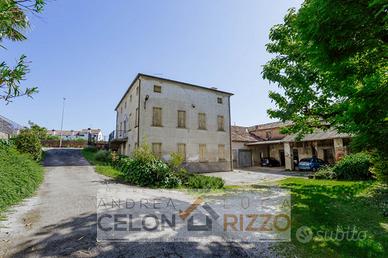 Bovolenta - Centro - Palazzo con barchessa