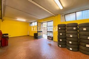 AMPIO LABORATORIO CON BOX DOPPIO DI 25 MQ