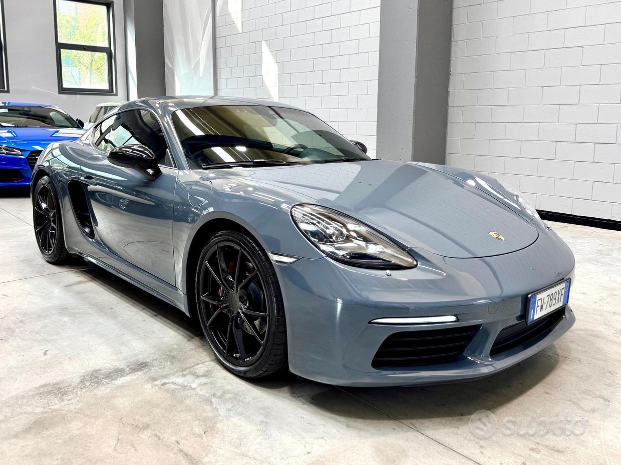 PORSCHE 718