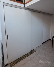Pannelli a scomparsa in legno laccato bianco