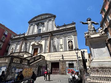 4 LOCALI A NAPOLI