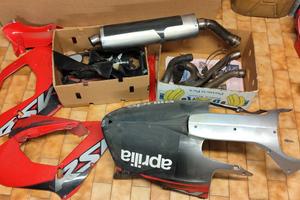 carene e scarico Aprilia rsv 1000 2001