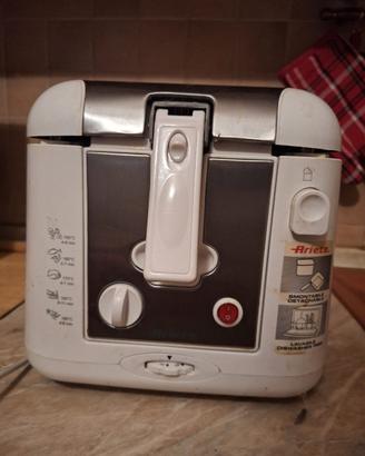 friggitrice ad olio Ariete modello Easy Fry 4612. 