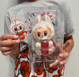 Labubu – Coca-Cola - versione lattina, Nuovo 🎁
