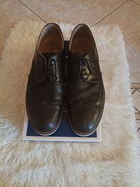 Scarpe nere eleganti uomo stringate con brogue.