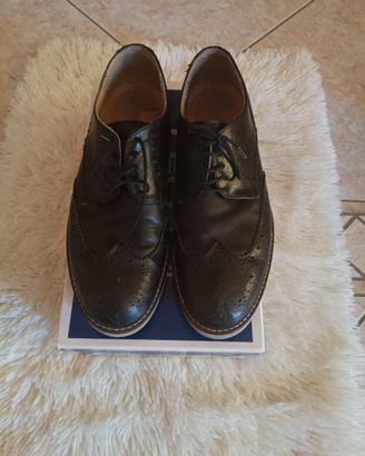 Scarpe nere eleganti uomo stringate con brogue.