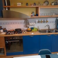 Cucina blu e faggio 