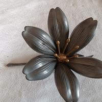 fiore portacenere in peltro