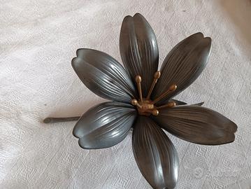 fiore portacenere in peltro