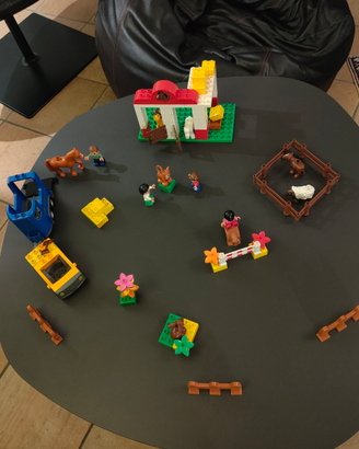 Fattoria/scuderia lego duplo
