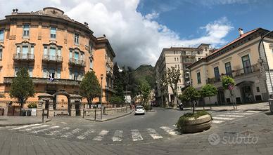 VIALE GARIBALDI - NEGOZIO CON BAGNO di 40 mq circa