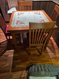 Tavolo allungabile + 4 sedie