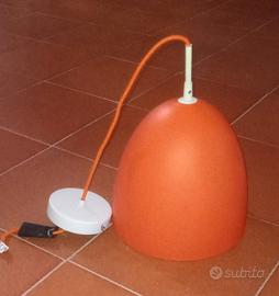 lampada a sospensione arancione 
