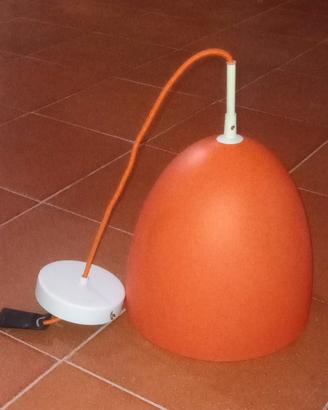 lampada a sospensione arancione 