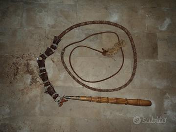 Vecchia frusta cuoio