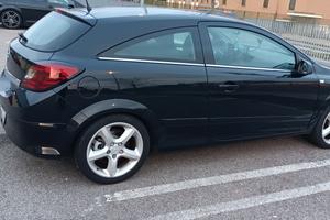 opel Astra h  GTC  del 2009 benzina e gpl 