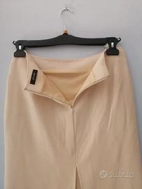 Gonna beige  taglio dritto, stile