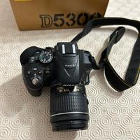 Nikon D5300 + Obiettivo 18-55 mm + Accessori